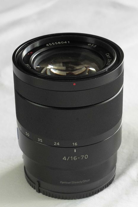 Lente Sony Vario-Tessar T* E 16-70mm f/4 ZA OSS lens