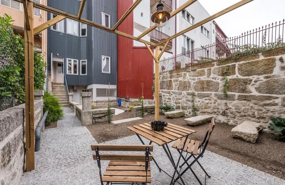 Arrendo T1 Centro do Porto - Apartamento Mobilado com Jardim