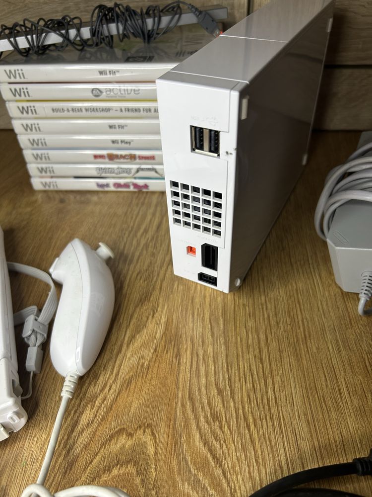 Konsola Wii + kontrolery + gry