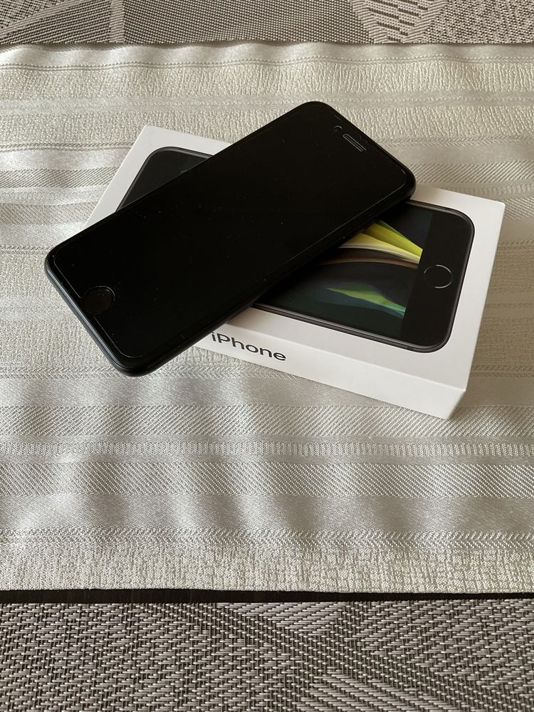 Apple IPhone SE 2020 64 GB stan idealny