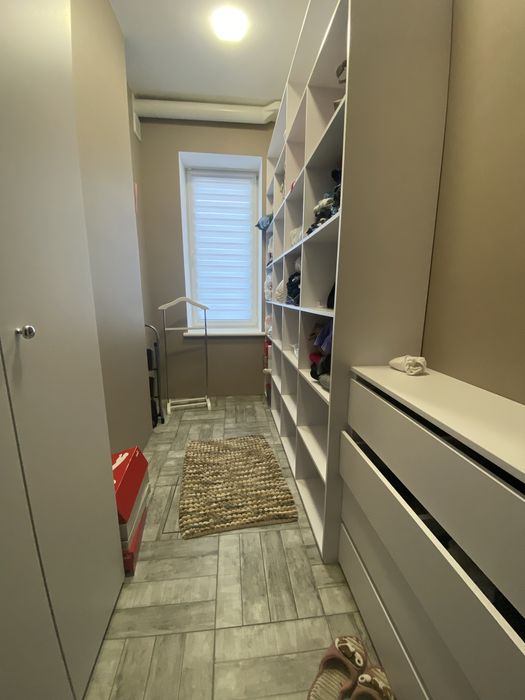 Продаж будинку з новим ремонтом