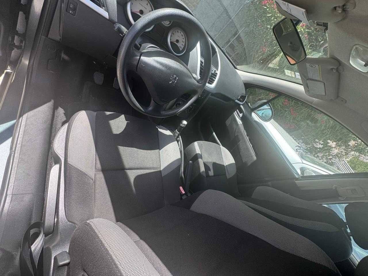 Peugeot 207 1.4 16V 95cv – Excelente estado (Particular)
