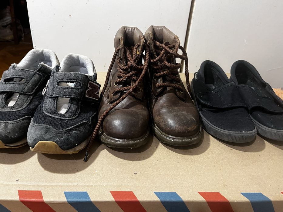 Дитяче взуття різний сезон