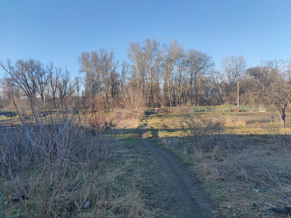 Земельный участок на Луке. Не агенство. На две улицы. Возле реки.