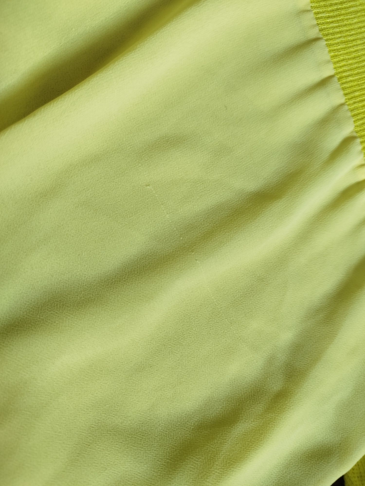 Sweterek wiosenny limonkowy kolor