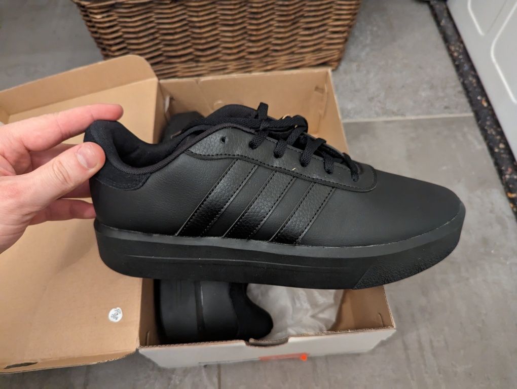 Чорні спортивні кросівки від Adidas Court Platform Fr.42 2/3 27см