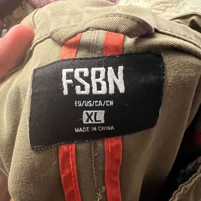 Lekka kurtka z kapturem FSBN