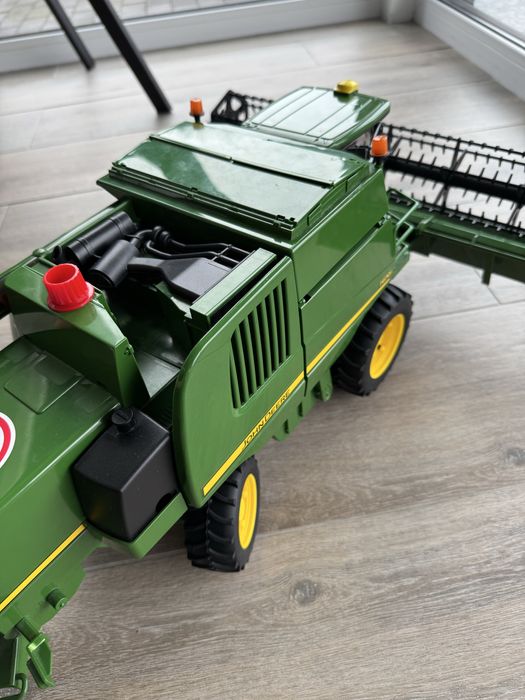 Комбайн Bruder Великий з сівалкою