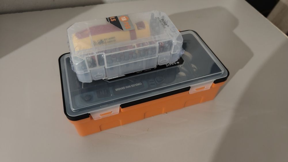 Zestaw narzędzi, wkrętak izolowany, szlifierka, statyw, ściski