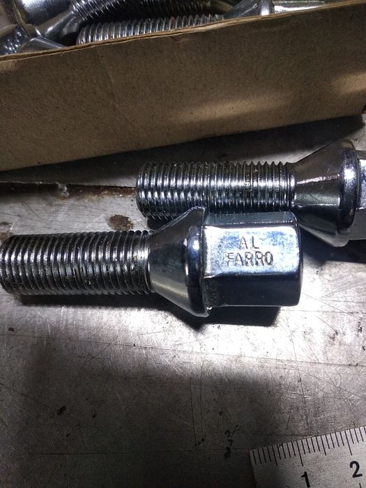 Болти гвинти колісні