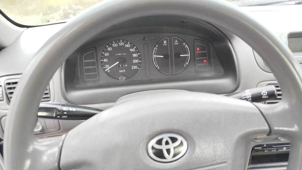 Sprzedam samochód osobowy Toyota Corolla 2001 r - Benzyna