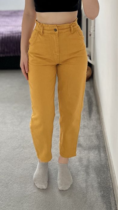 Жіночі джинси мом