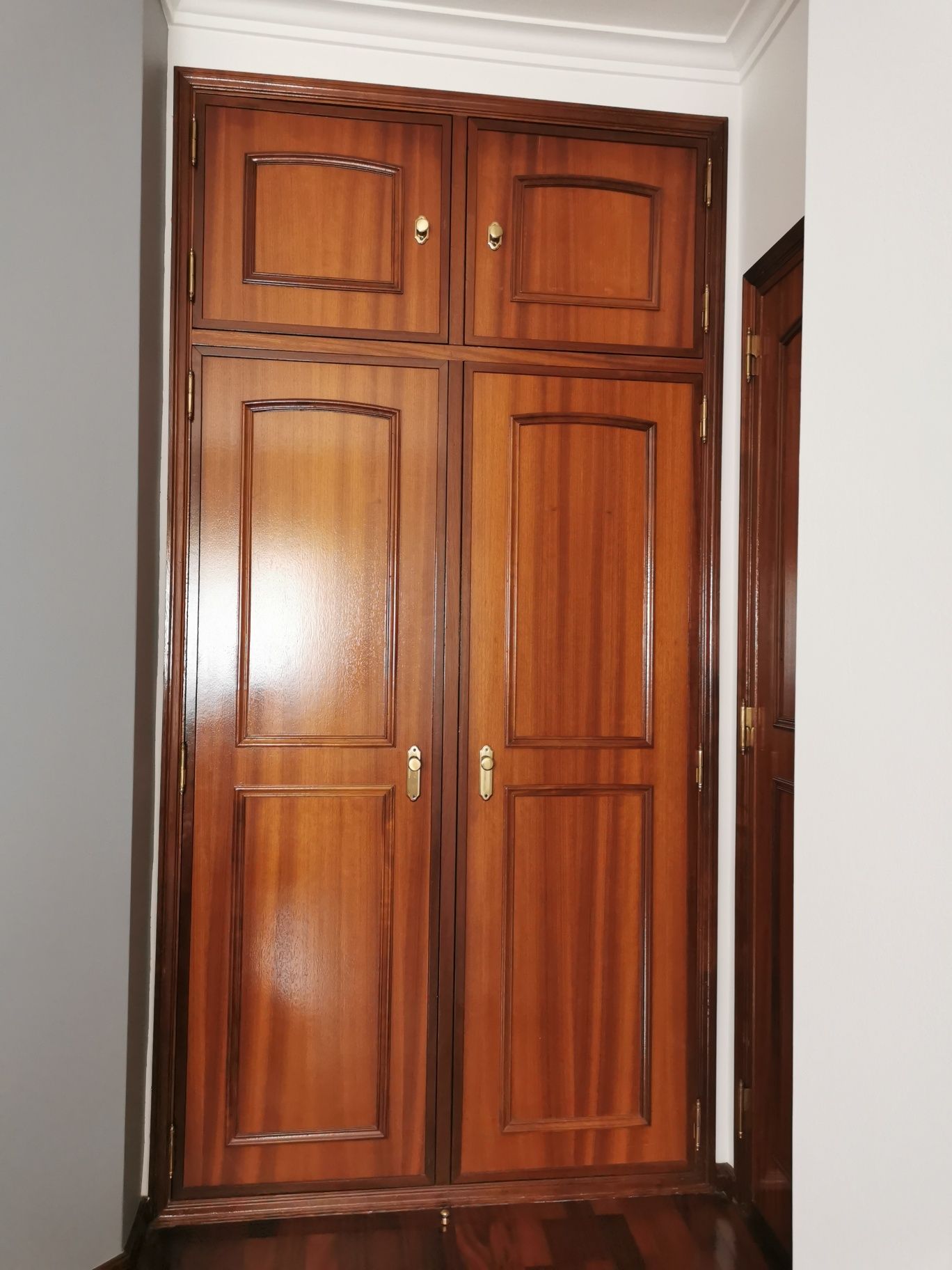 Portas de 3 Roupeiros de madeira