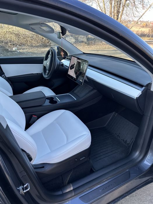 Tesla Y 2021/2022рік