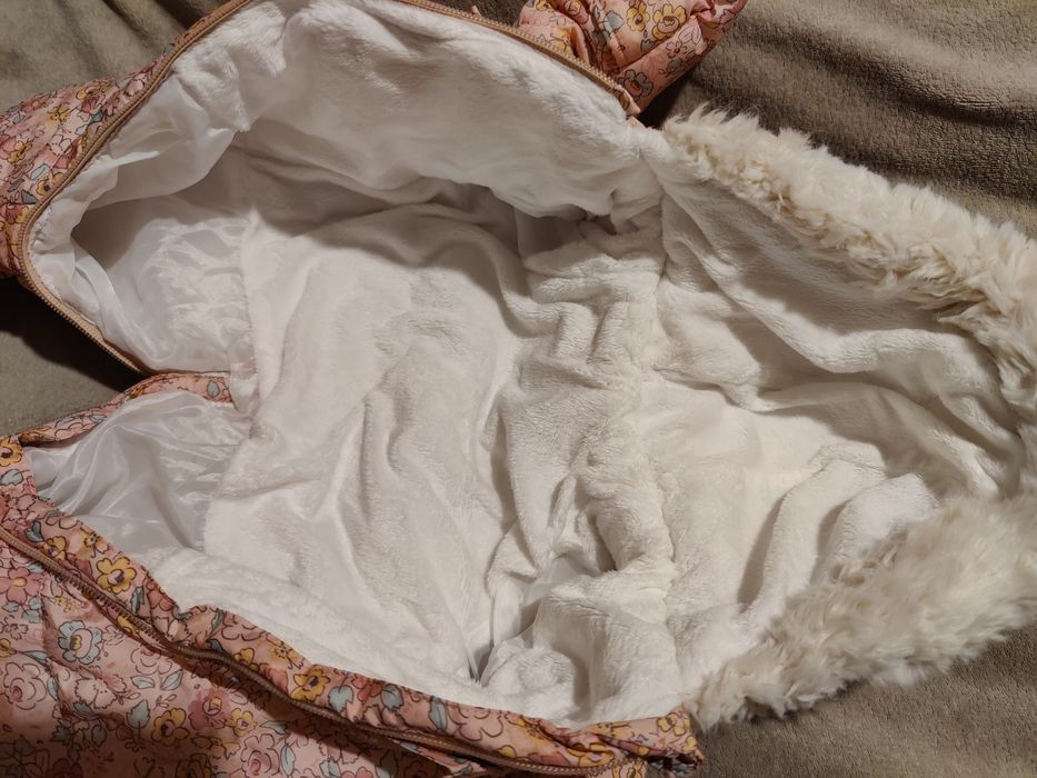 Piękny kombinezon zimowy, jesienny, wiosenny w kwiaty