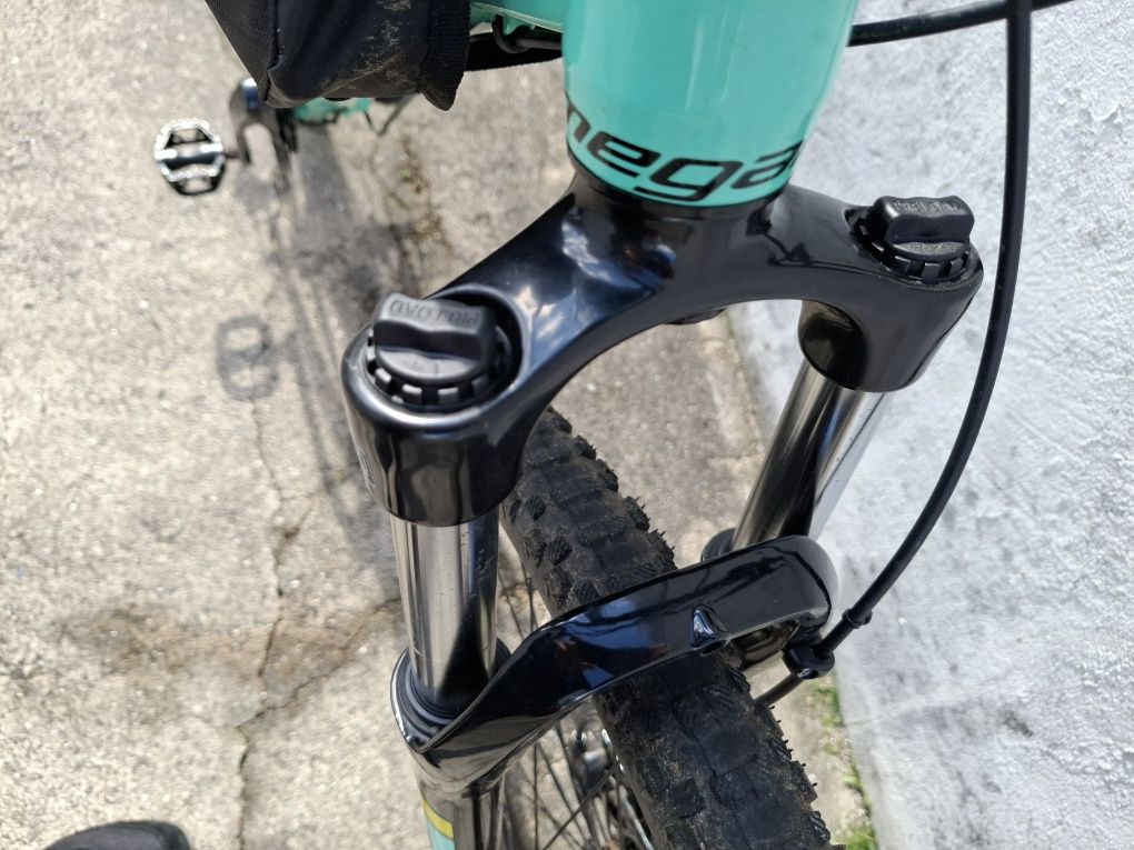 Bicicleta BTT Megamo, tamanho 29, em rigoroso estado.