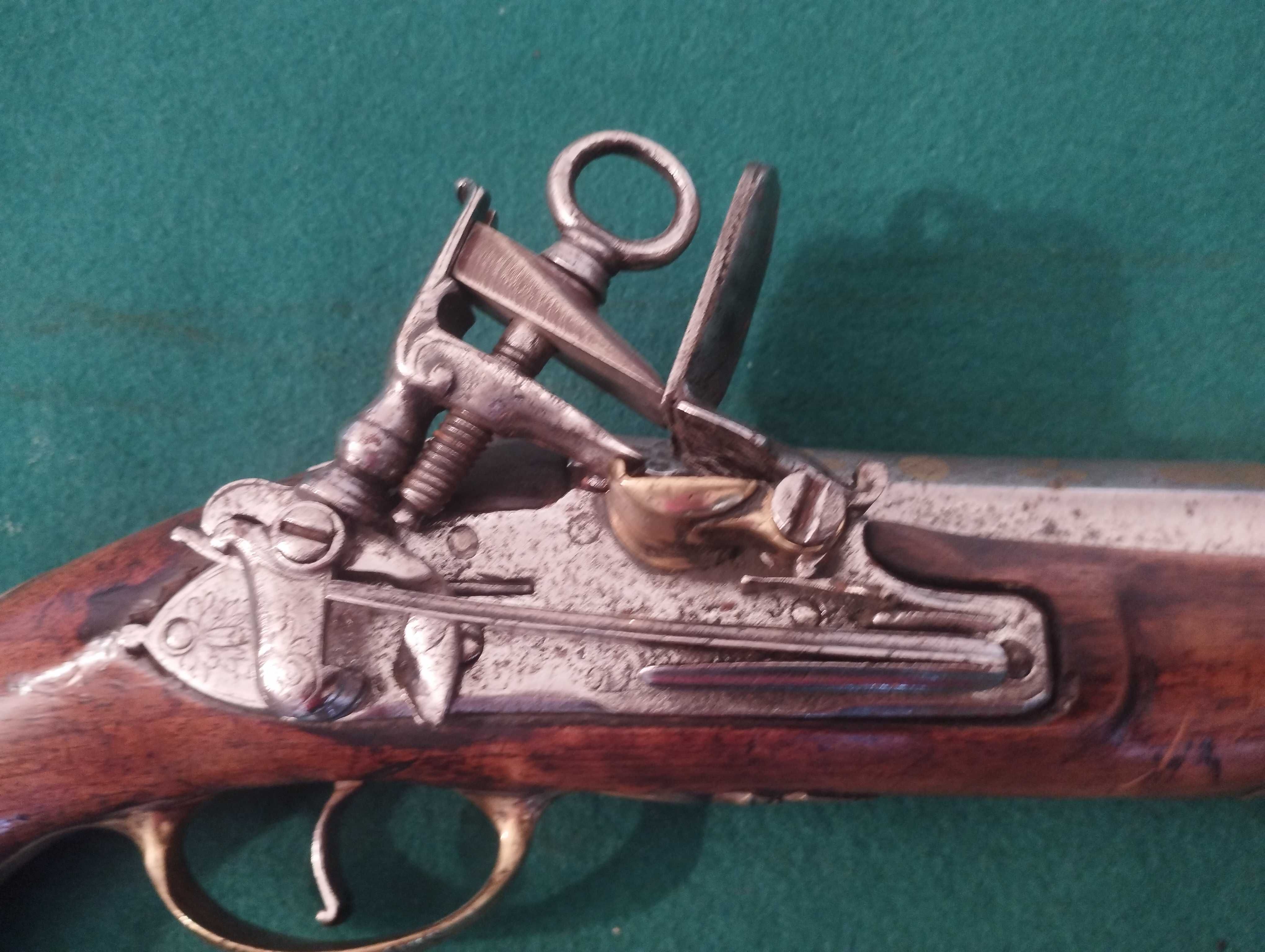 Pistola de pederneira portuguesa  final do século XVIII.