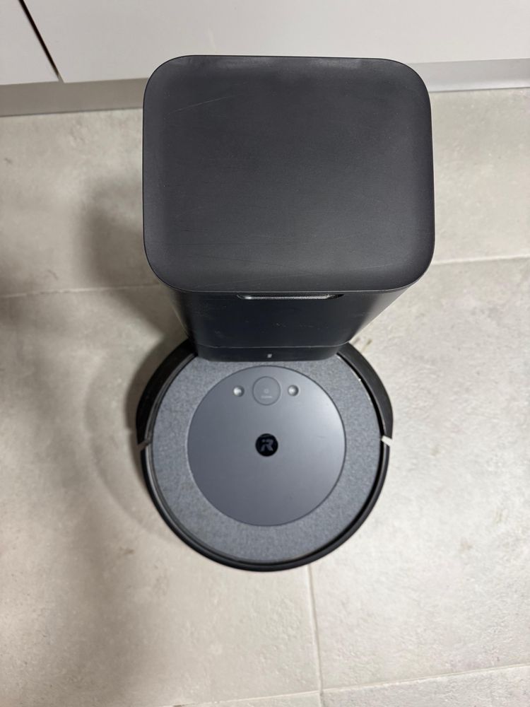 Robot aspirador Roomba I4+ com esvaziamento automatico e ligação a Wi-