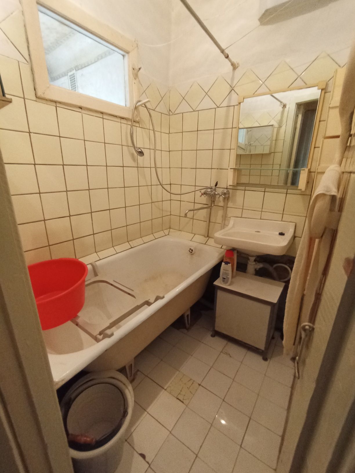 Продам 2-х кв. 3эт.5 эт.д Залютино 10 мин.Холодная гора