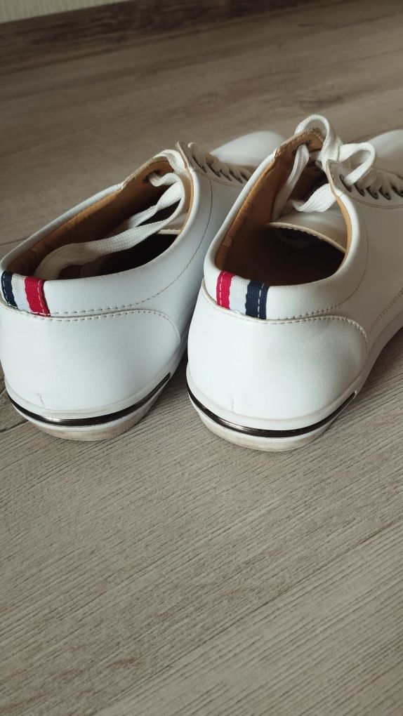 Продам мужские спортивные туфли, мокасины.КОЖА. Размер 40 -41.