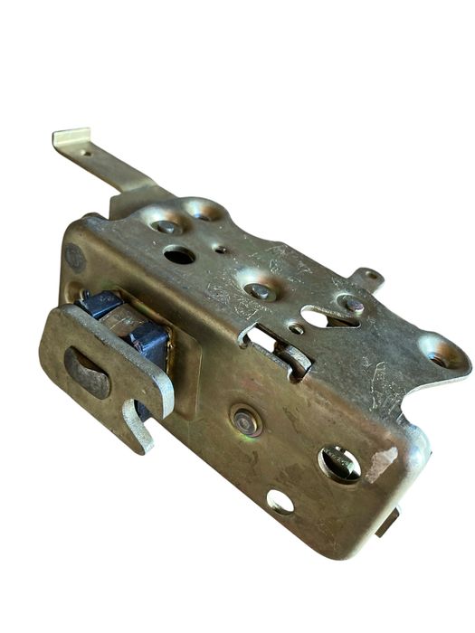 Замок двери правый ЗиЛ-4331, 5301 Бычок 4331-6105012 (пр-во АМО ЗиЛ)