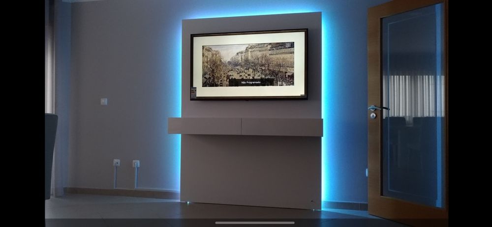 Vendo movel de tv,lacado max,com duas gavetas lacadas com brilho