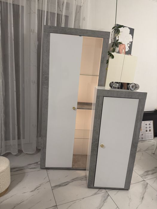 Zestaw mebli biało szare witryna