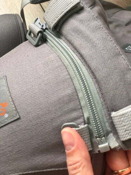 Хіпсіт Love carry baby carrier 6 в 1 сірого кольору.