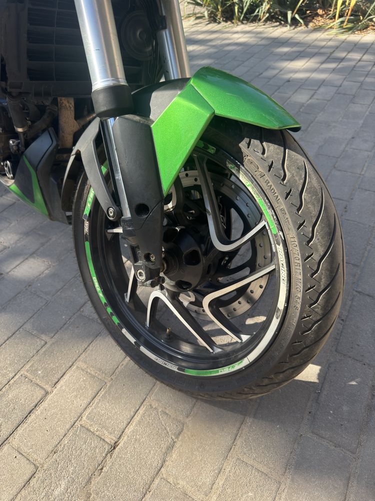 bajaj dominar, abs