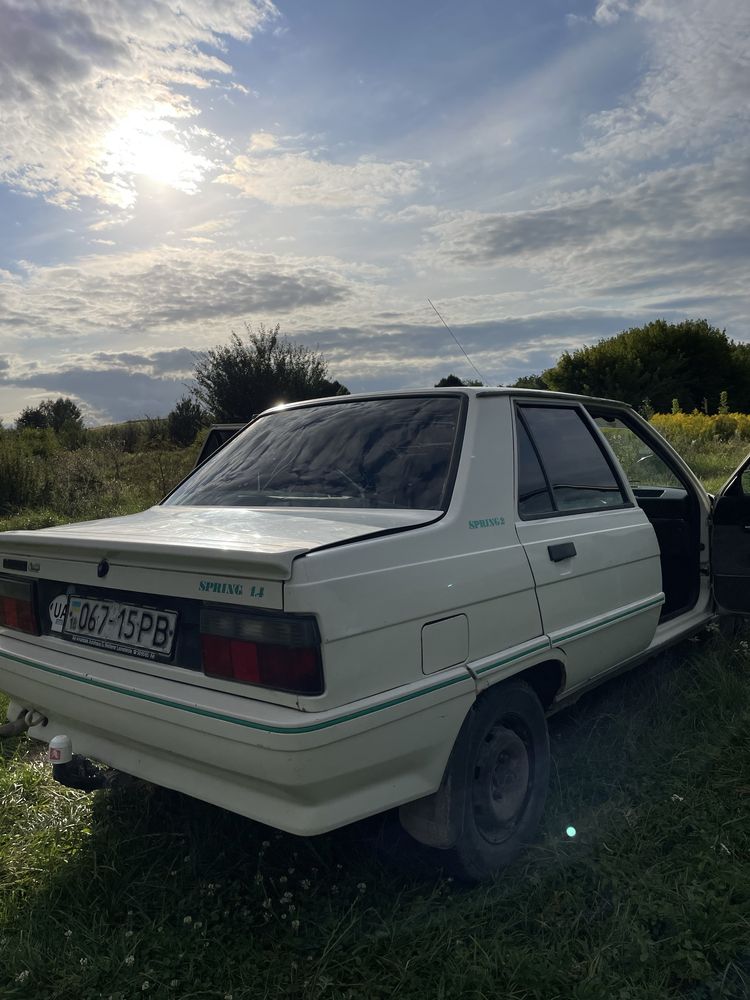 Продаю Renault 9