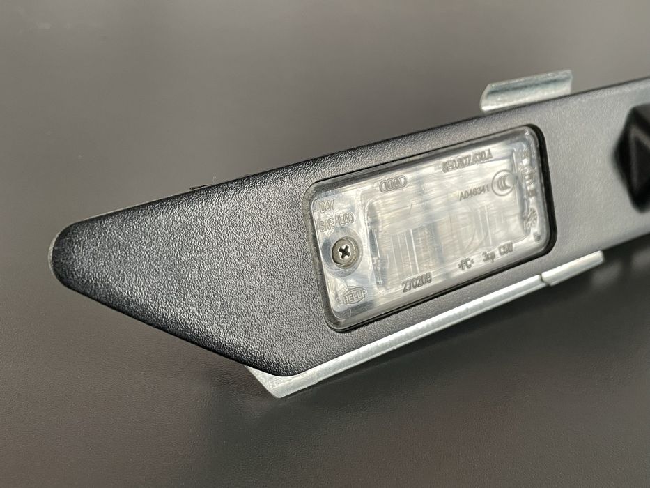 Планка Підсвітки Номера Audi Q7 4L Ауді Ку7 Плафон Розборка Шрот