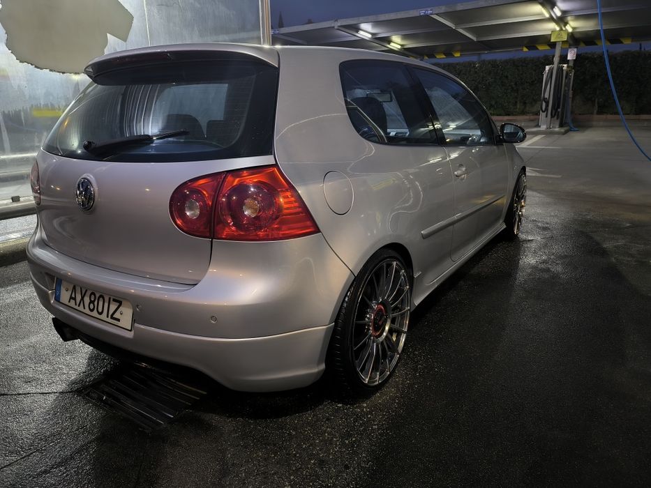 Parachoques traseiro golf 5 gti