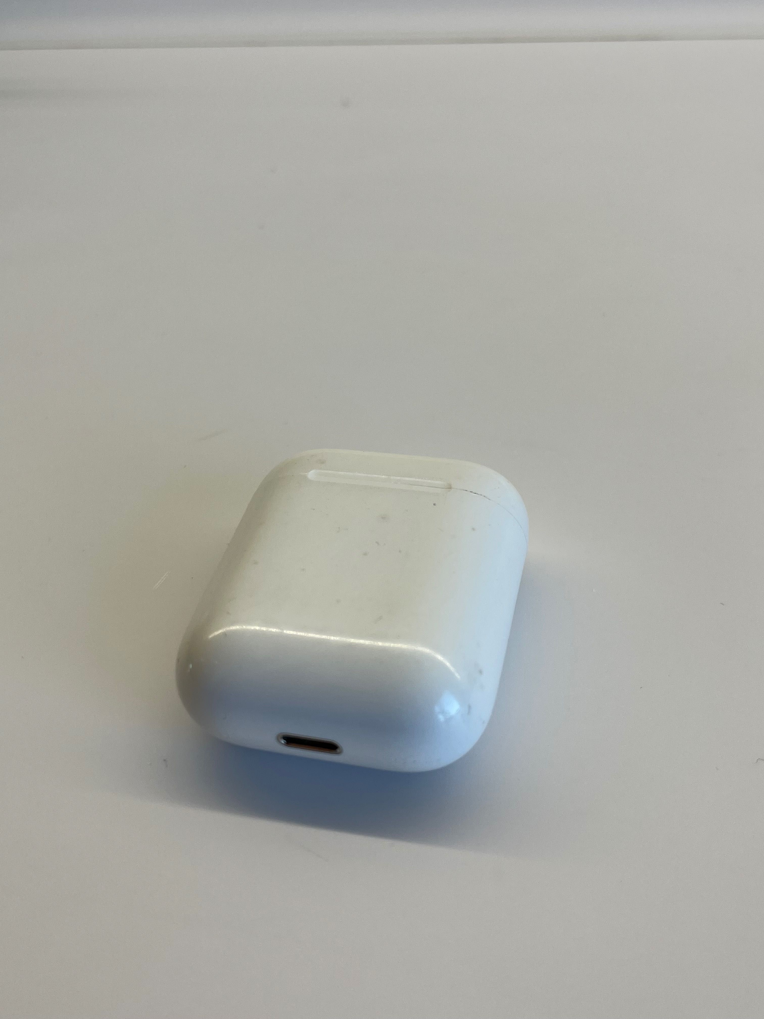 Etui AirPods 1 i 2 ładujące oryginalne A1602