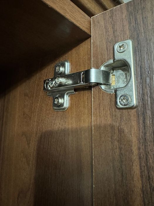 Меблева стінка у класичному стилі у вітальню