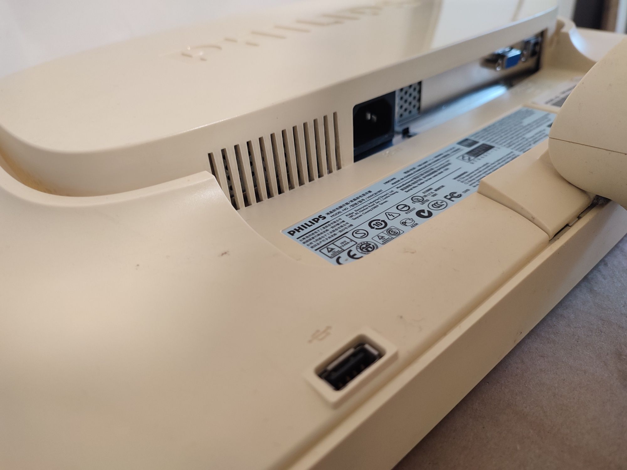Монітор 19" 1440*900 TN Philips 190CW8FW VGA білий
