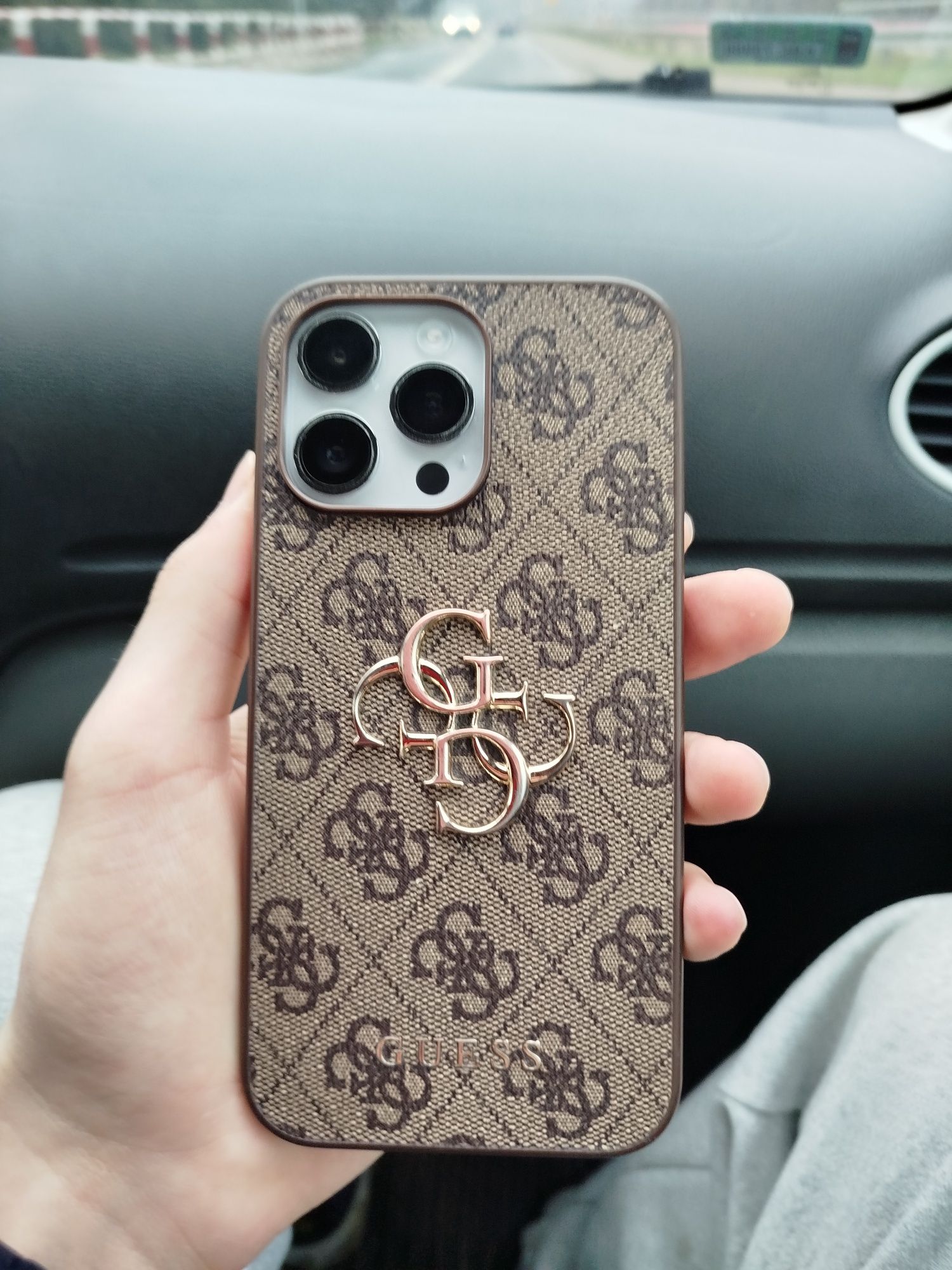 Чохол на iPhone 14 Pro Max Guess