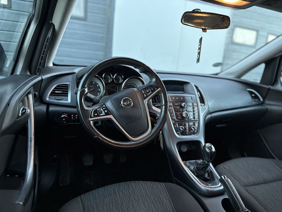 opel astra j 1.7 diesel; 170 tyś niski przebieg; hak