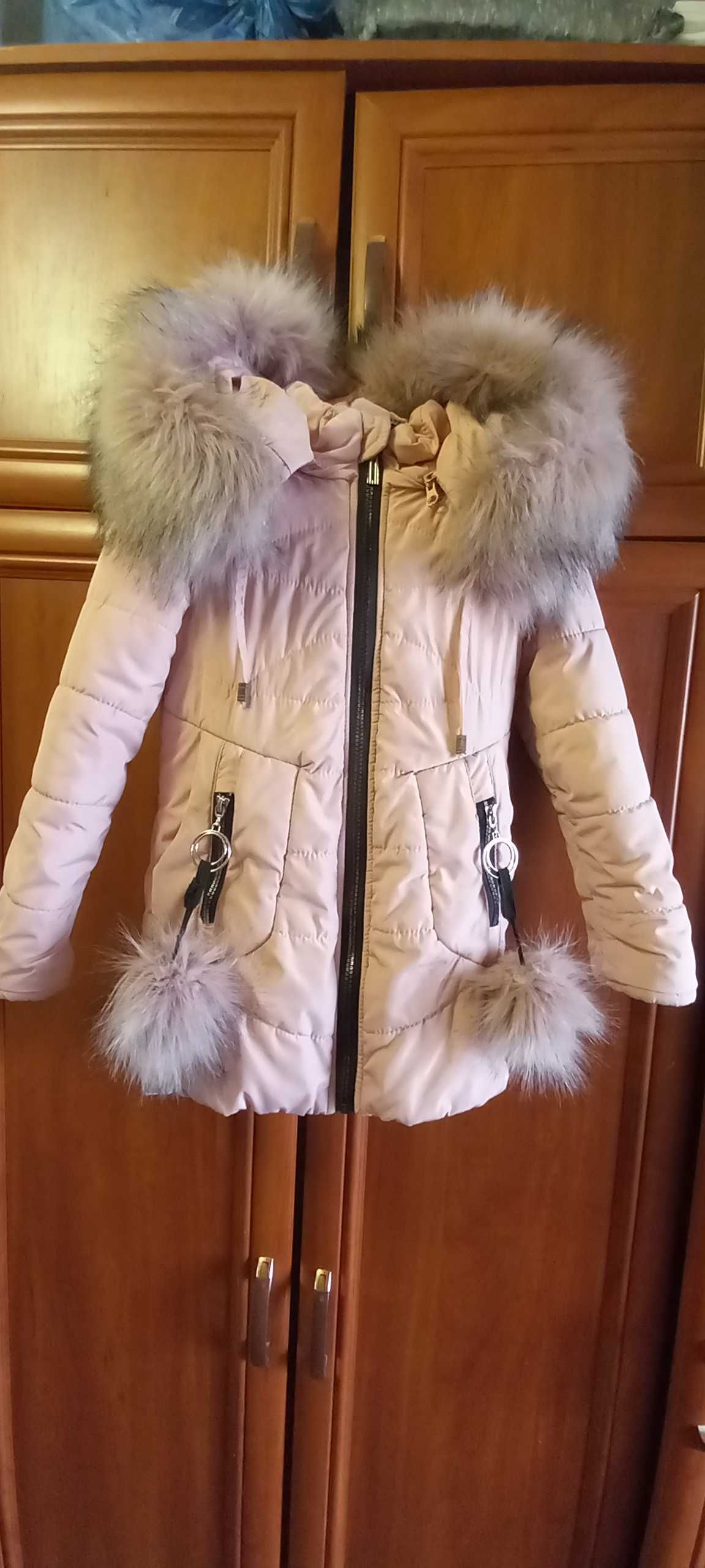 Продам зимнее пальто на девочку 5 лет!