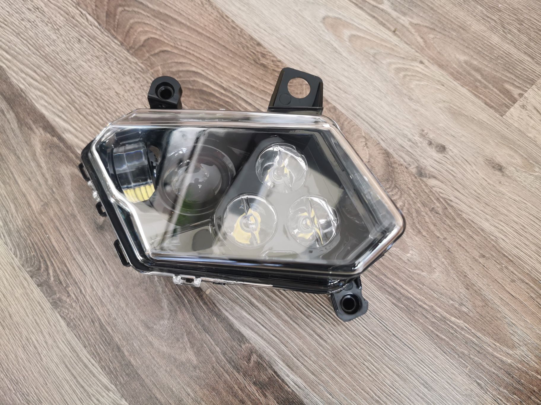 Can am Maverick x3 lampa prawa reflektor przod soczewka led