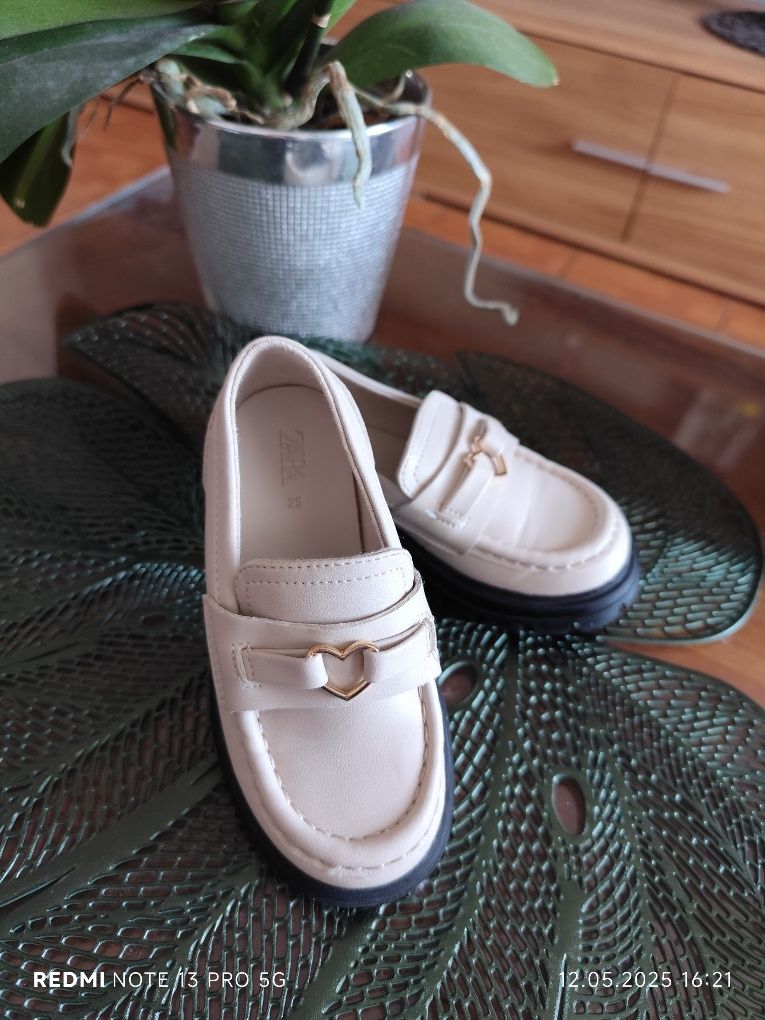 Лофери дівчачі zara