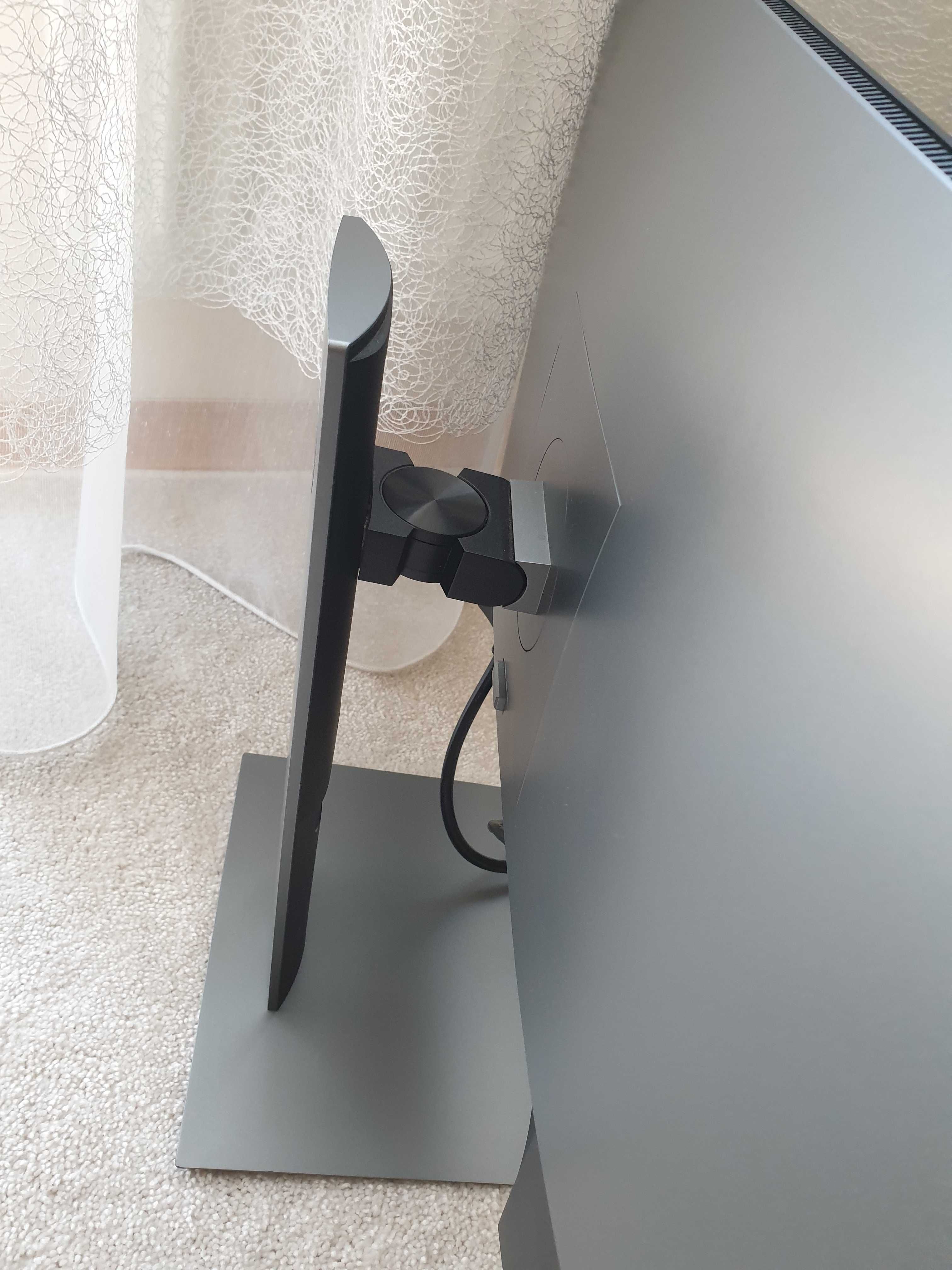 Bezramkowy monitor 24" Dell UltraSharp U2419HC USB-C Pivot HD