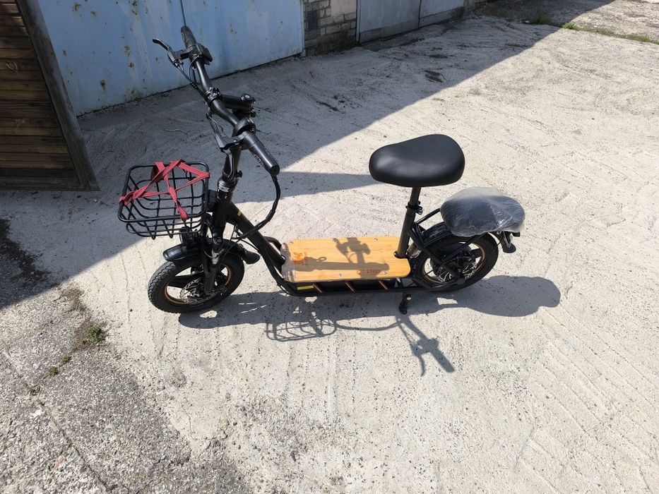 Kugoo Kirin c1 pro new 2024 Продам майже новий електросамокат з сідлом
