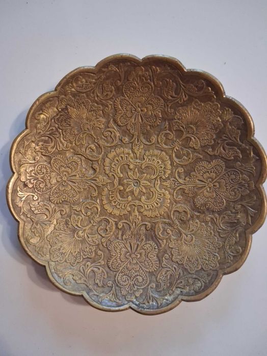 Malutka, mosiężna patera, śred. 14,5 cm.