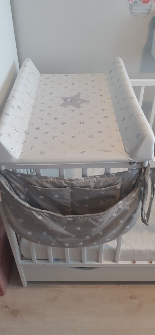 Łóżeczko dziecięce + przwijak+ organizer+ ochraniacz