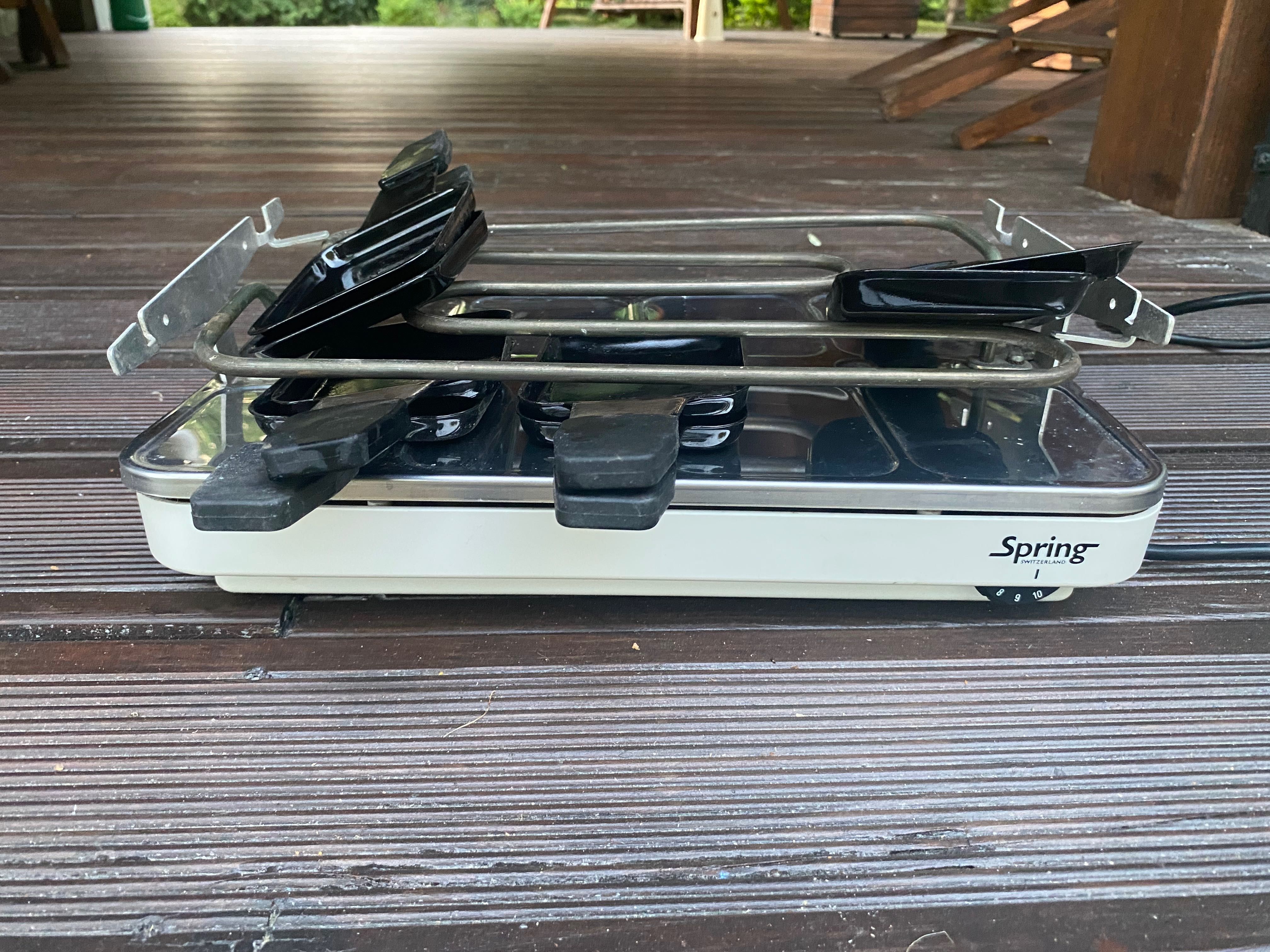 Grill elektryczny z tackami