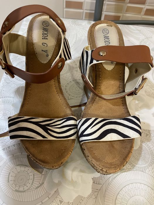 Sandalias em cunha n 37 e botas cortiça