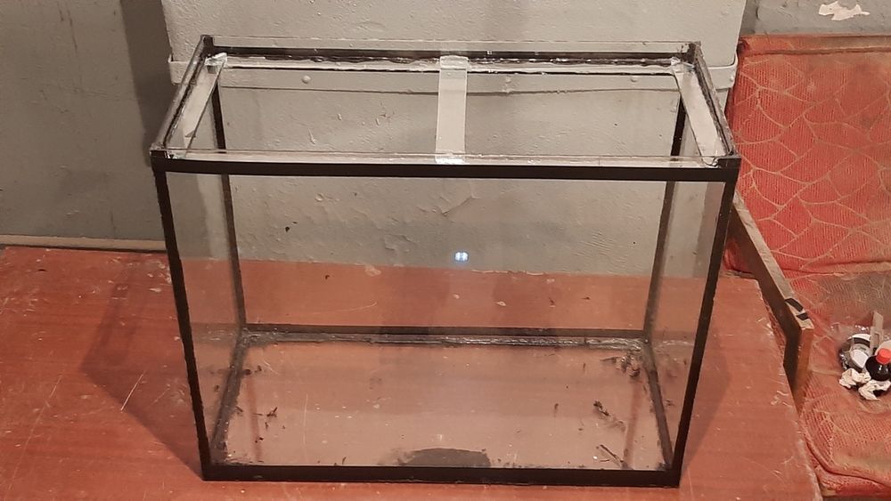 Аквариум большого размера. Принадлежности.