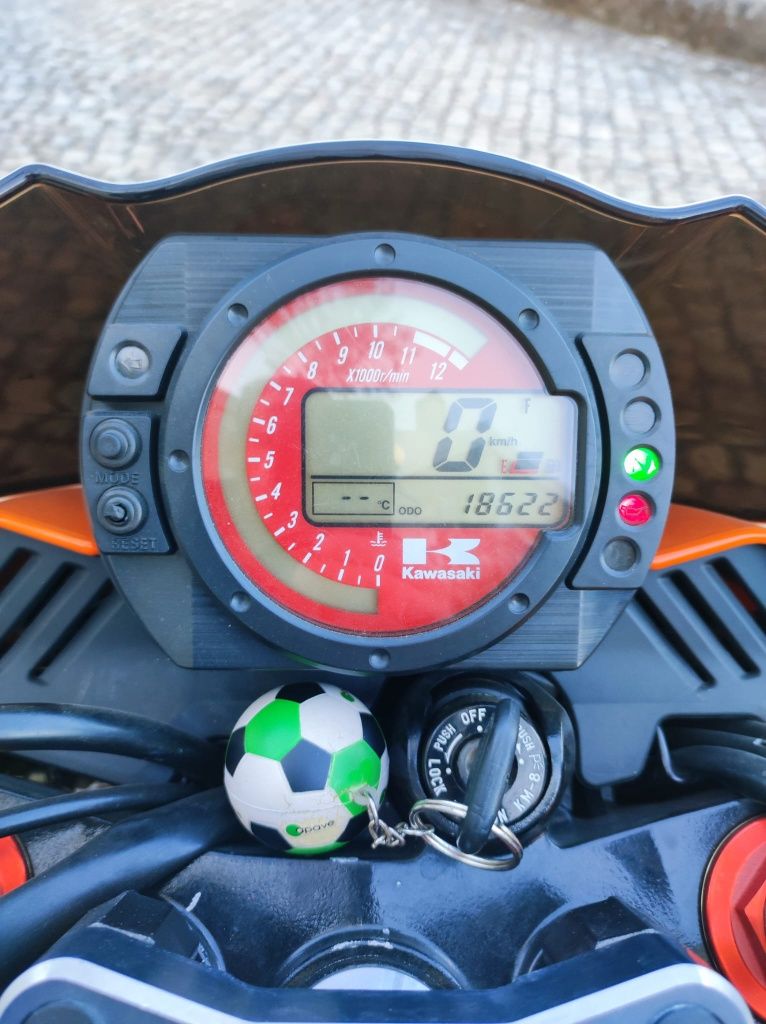 Kawasaki Z1000 ano 2004