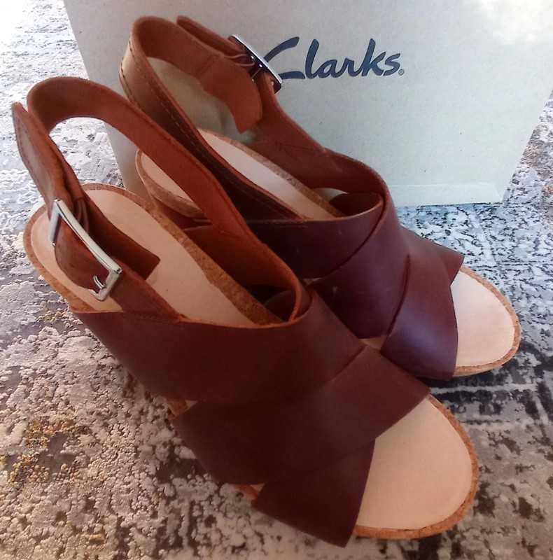 Nowe skórzane sandały na koturrnie Clarks r.38 -38,5