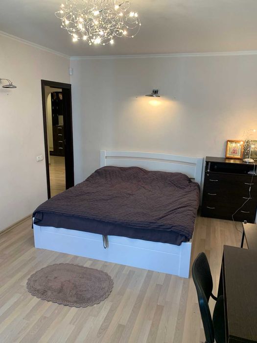 Двухкомнатная Ахматовой срочно продам